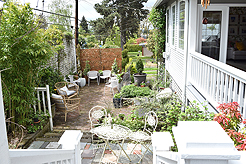 SHOWER THE BRIDE AND GROOM